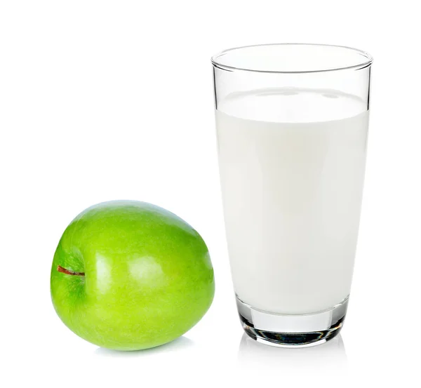 Glas Mjölk Och Green Apple Isolerad Vit Bakgrund — Stockfoto