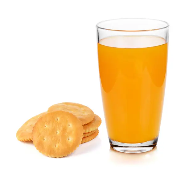 Glas Apelsinjuice Och Cracker Vit Bakgrund — Stockfoto
