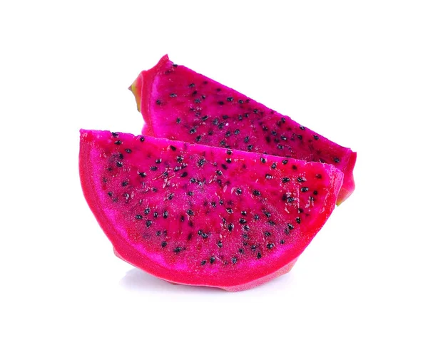 Beyaz arka planda kırmızı ejderha meyvesi