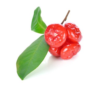 Beyaz arkaplanda yalıtılmış gül elmaları veya chomphu.