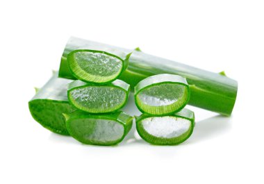 aloe vera taze yaprak beyaz izole