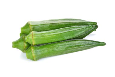 taze bamya veya beyaz zemin üzerine yeşil roselle.