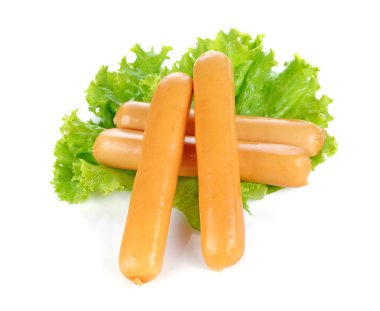 Beyaz arka planda izole edilmiş sosisler