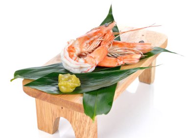 Karides. Beyaz arka plan üzerinde izole karides. Deniz ürünleri