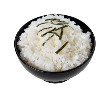 Beyaz arka planda bir kasede pirinç