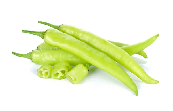 Pimentos Verdes Isolados Sobre Branco — Fotografia de Stock