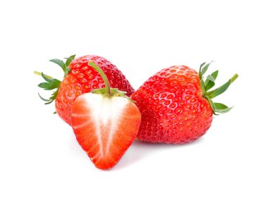 Çilek beyaz arkaplanda izole edildi