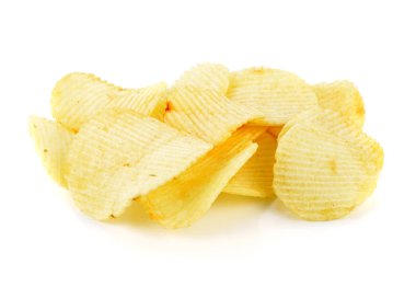 Beyaz üzerinde izole patates cipsi