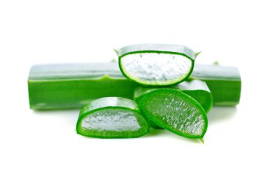aloe vera taze yaprak beyaz izole