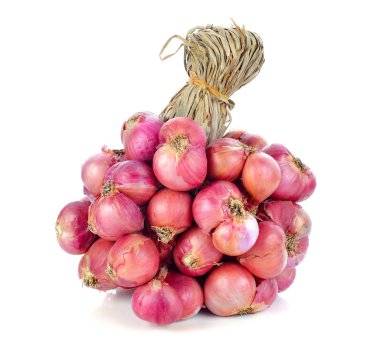 arpacık soğanları beyaz arkaplanda izole edildi