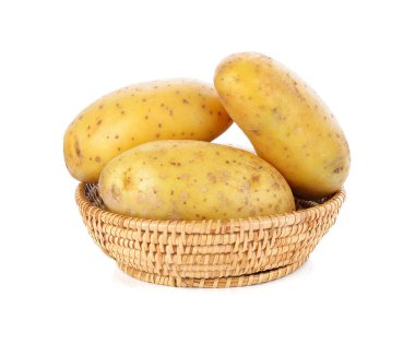 Beyaz arkaplanda izole edilmiş patates