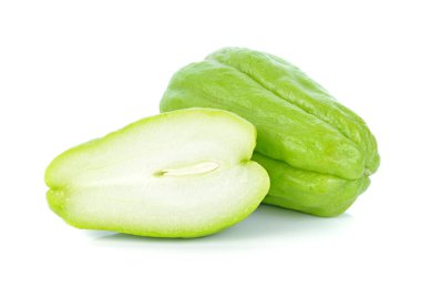 Beyaz arkaplanda Chayote izole edildi