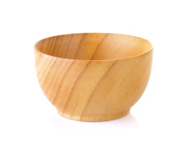 Beyaz arka planda ahşap kâse