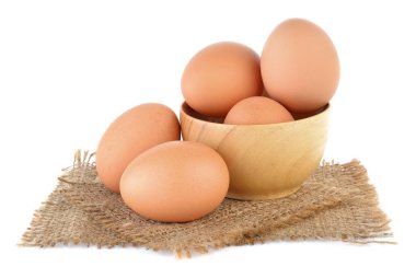 Beyaz arkaplanda izole yumurtalar