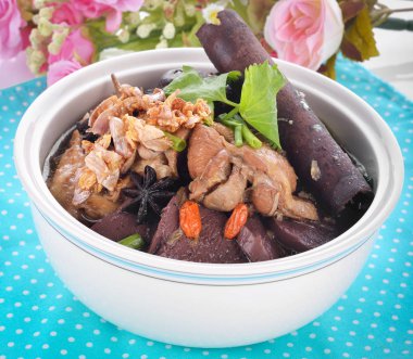 Kızarmış tavuk şehriye, haşlanmış tavuk şehriye.