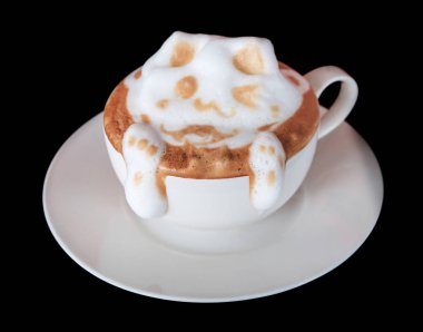 Sanat latte veya cappuccino kahve siyah izole.