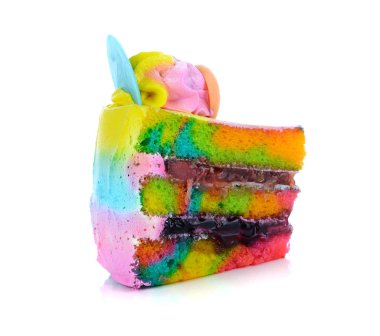 Gökkuşağı pasta beyaz zemin üzerine