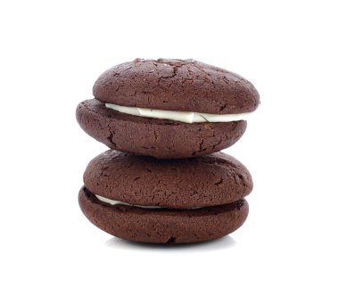 Beyaz zemin üzerine çikolata whoopie pasta