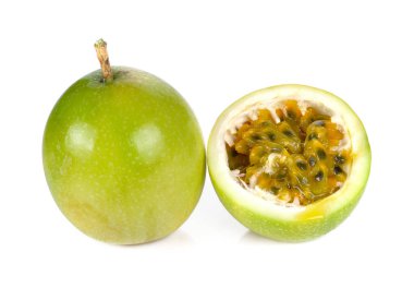 Tutku meyvesi beyazda izole