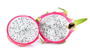 Beyaz arka planda ejderha meyveleri izole.