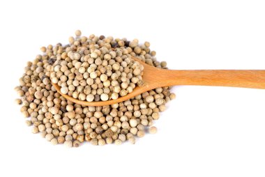 Beyaz arkaplanda beyaz biber izole