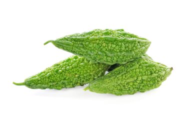 Beyaz arkaplanda acı kavun