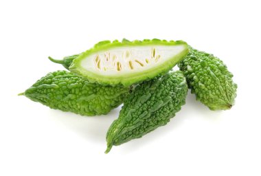 Beyaz arkaplanda acı kavun