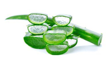 aloe vera üzerinde beyaz izole