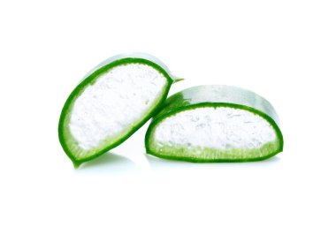 aloe vera üzerinde beyaz izole