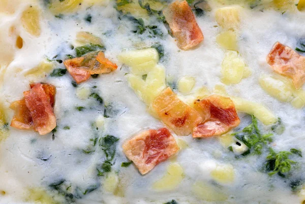 Baked macaroni, ham, cheese and spinach