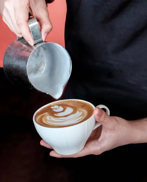 우유와 커피에 초점에 — 스톡 사진