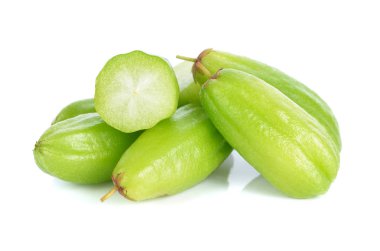Bilimbi (Averhoa bilimbi Linn.) veya salatalık meyve beyaz arka plan üzerinde