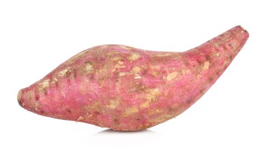 Beyaz arka planda izole edilmiş tatlı patates