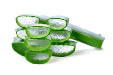 aloe vera taze yaprak beyaz izole
