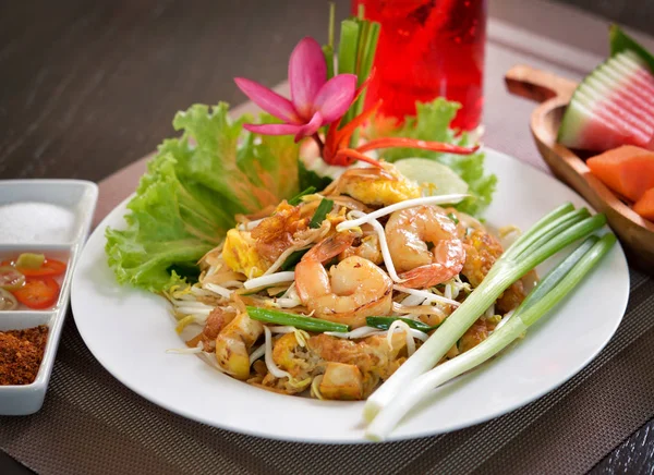 Thai Fried Noodles Pad Thai Shrimp Vegetables — Stock Photo, Image