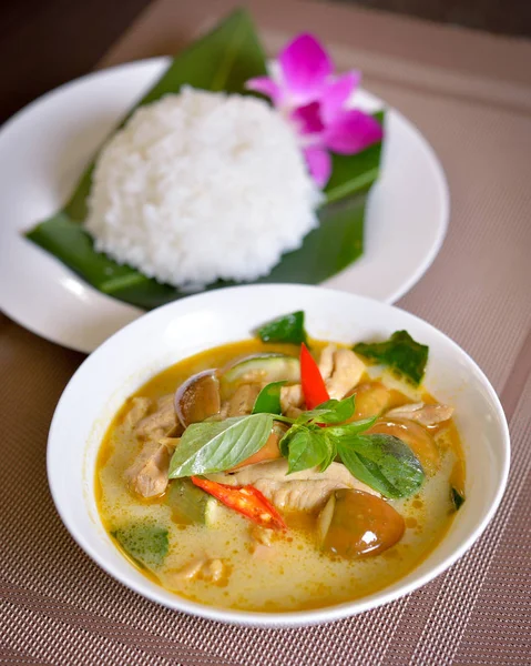Thai Food Huhn Grünes Curry Mit Reis Holz Hintergrund — Stockfoto