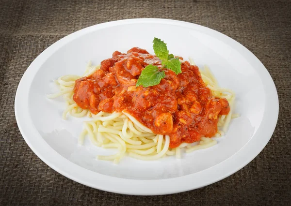 spaghetti with tomato sauce, Italian food