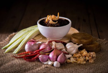 Tayland mutfağı, nam prik veya chili Yapıştır ile bitki karışımları.