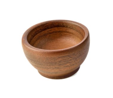 Tahta kase beyaz arka planda izole edilmiş.