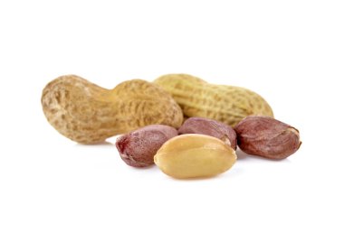 Kurutulmuş fıstık beyaz izole.