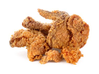 Kızarmış tavuk beyaz arka planda izole edilmiş.