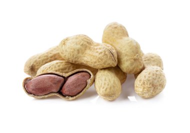 Kurutulmuş fıstık beyaz izole.