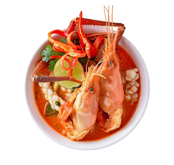 Tom yum goong thai hot würzig suppe auf weißem hintergrund — Stockfoto