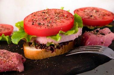 lezzetli sulu etli sandviç