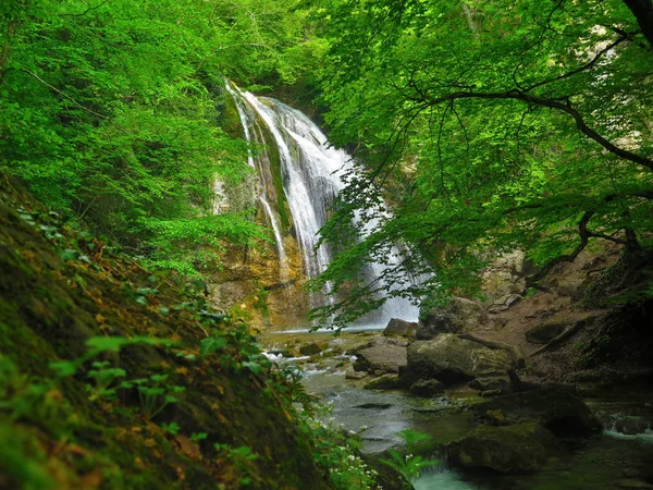 Djur-djur adında inanılmaz bir şelale.
