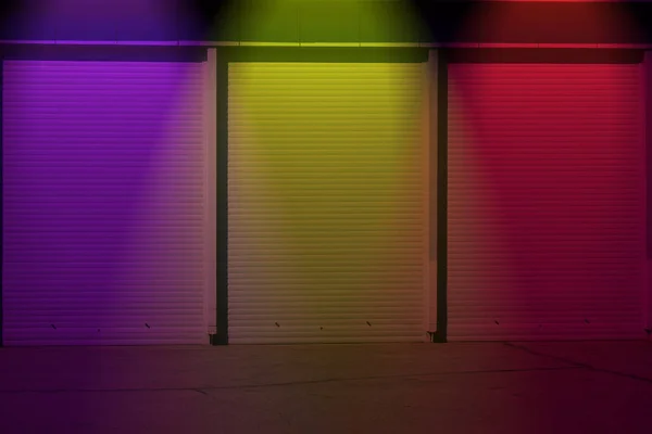 Garaj kapıları farklı ışık