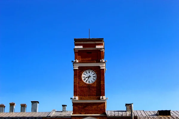 Die Stadtuhr Gegen Den Himmel — Stockfoto