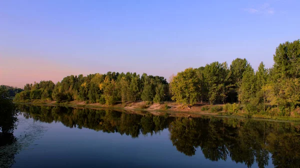 Світанок Озері Восени — стокове фото