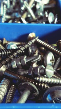 Civata vida somun kutusunda