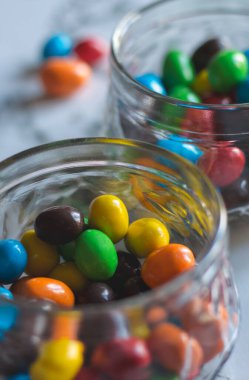 Renkli çikolata şekerleri.